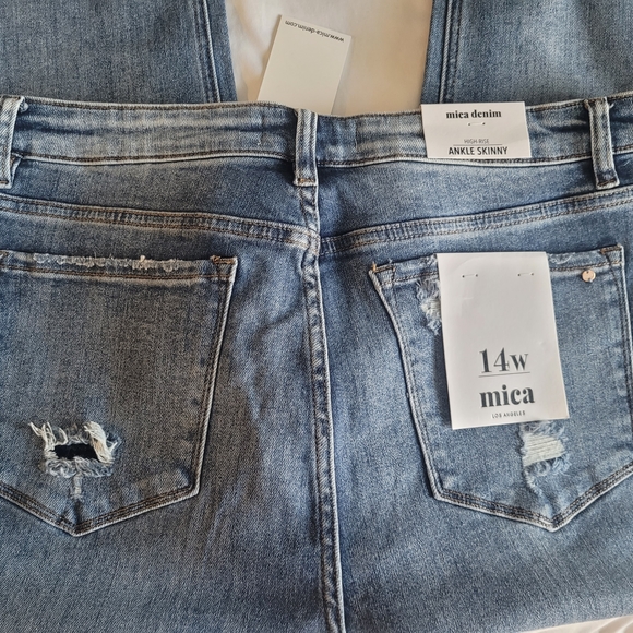 Women's Frayed Hem Skinny Jeans - Blue - Picture 5 of 5